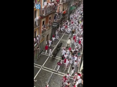 PRIMER ENCIERRO de San Fermín 2025 con toros de Fuente Ymbro