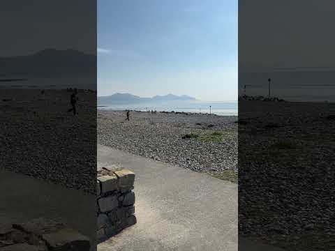 Dinas Dinlle Beach
