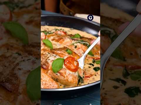 Snabb laxrätt som smakar långkok – krämig, syrlig & så god! 🐟🔥🍅⁠⁠