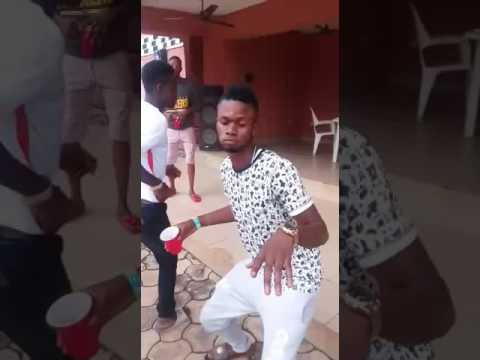 see Fans Dancing to Ralph D Wan song -- IJO OLOTI