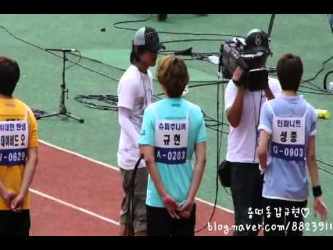 [HQ fancam] 110827 Idol Sports Day - Kyuhyun warm up + Full 110m hurdles race 2
