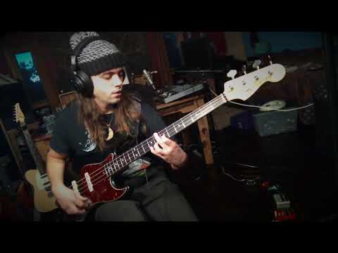 Cody Wright demos a 1980's Fender Jazz Bass