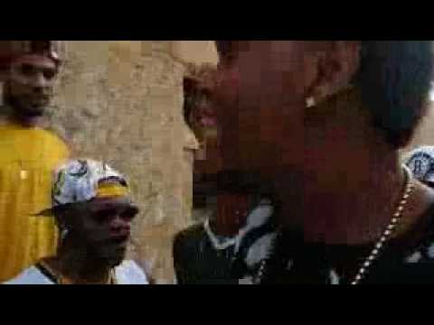 Mr muaks vs felpa divo