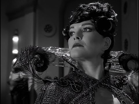 Star Trek Voyager 4K AI clip- Bride of Chaotica - Queen Arachnia - Captain Janeway - UPDATED version