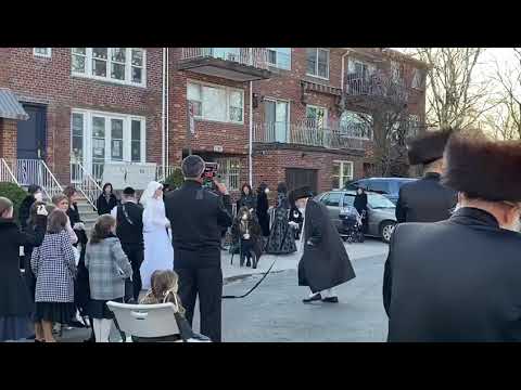 Mitzvah Tantz on the streets (2020)