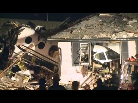 Plane crashes into homes in South Bend