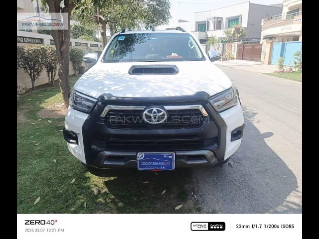 Toyota Hilux Revo V Automatic 3.0  2017 for Sale