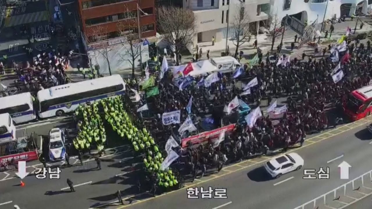 Police block anti-Yoon protesters’ march toward presidential residence | VOA News