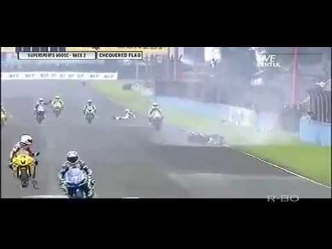 M  Fadli #43 BIG CRASH After Chequered Flag Sentul Asia Race 600cc 2015