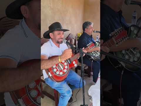 violeiro repentista fazendo versos na Cícero de Souza e Damião de serra talhada Pernambuco.