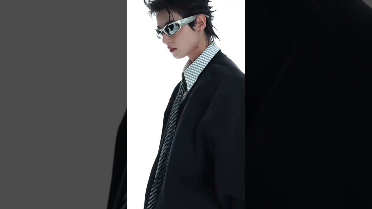 When classic meets futuristic.🔥 🔍Striped Faux Layered Collared Sweatshirt #AvantGardeFashion