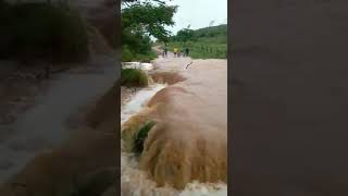 Fortes chuvas enchem o Rio mocambo em Utinga