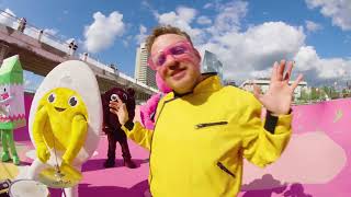 Black Biceps - Šaltibarščiai (Cold Pink Soup)