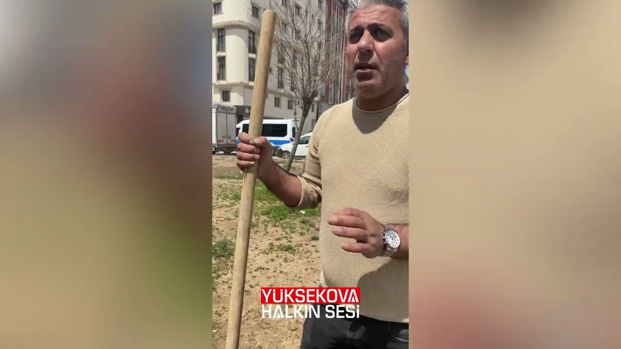 Yüksekova’da orta refüj protestosu: Toprağı kazıp limon fidanı dikti