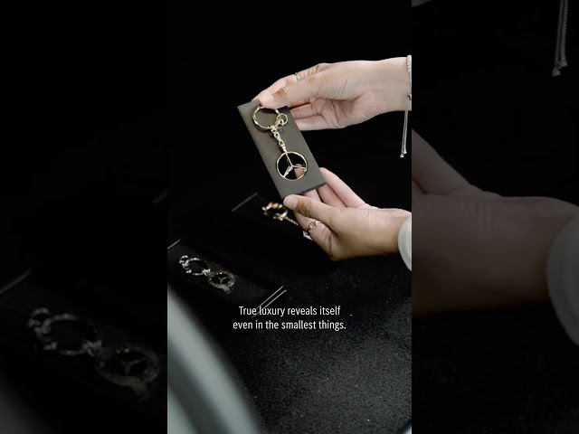 Vídeo relacionado con Mercedes-Benz, Llavero Bruselas, plateado, de zinc fundido a presión con varias anillas pequeñas. Producto Oficial Collection.