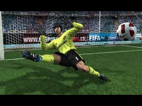 Eesti pojud arvutis jalgpalli mängimas