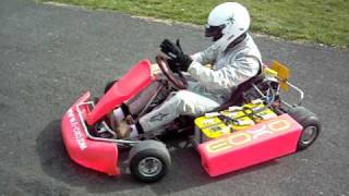 preview picture of video 'Départ pour un essai du kart électrique de compétition'