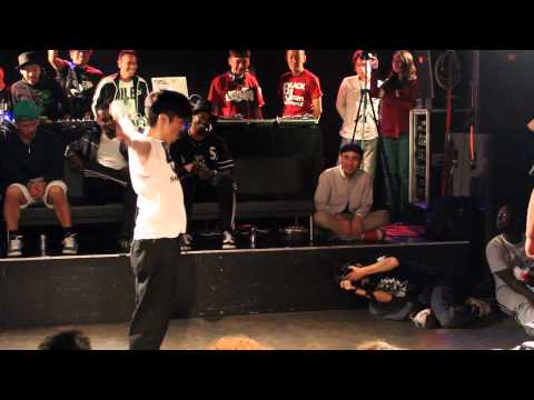 Popping battle C-geo vs Aziz . Semi Final Old Skool Night Day 3.