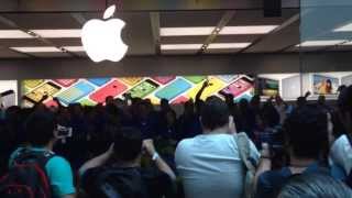 preview picture of video 'Inauguração da Apple Store Village Mall.... #riodejaneiro #applevillagemall'