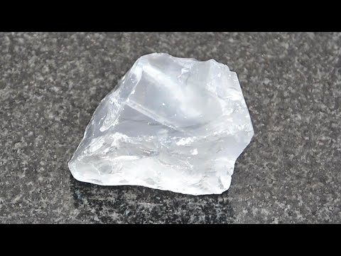 半透明の石を磨いてみた