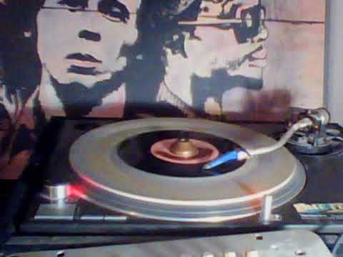 Tenor Saw & Buju Banton  " Ring the alarm QUICK"