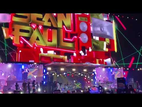 Closing song by Sean Paul at fifa fan festival Qatar concert