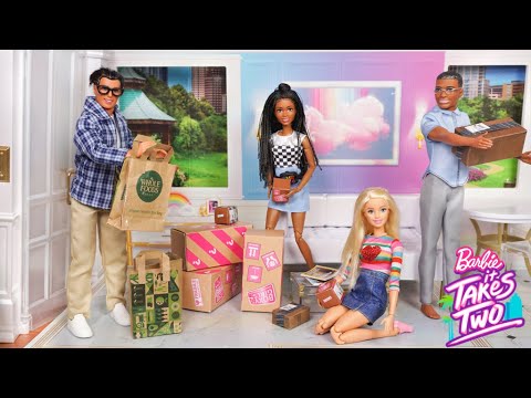 Barbie Doll Family Unpacking & Moving to a New York City