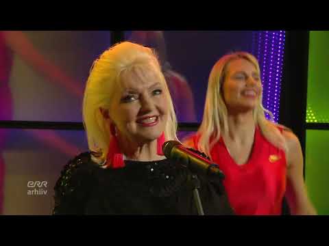 Marju Länik - Naerdes ja naeratades (2023)