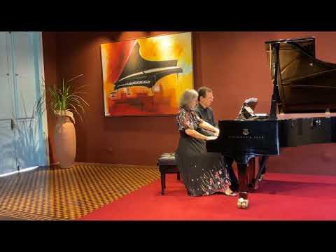 Escena de Danza: 3 muj3res by Beatriz Arzamendi Performed by Duo Gastesi-Bezerra