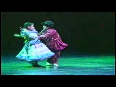 FESTIVSL NACIONAL LOS NIÑOS DE COLOMBIA BAILAN 2002-3