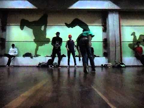 Young Killerz Crew Training For Floor Wars Brasil 2012.