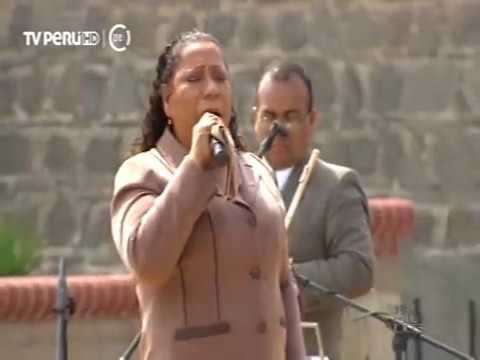 "QUIERO HUIR DE MI" Bartola (UNA Y MIL VOCES TV PERÚ)