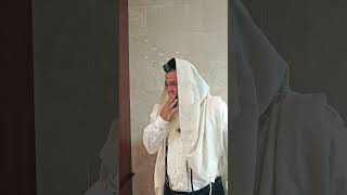 האם מותר לגלח שפם בספירת העומר? (הרב יגאל כהן) - התמונה מוצגת ישירות מתוך אתר האינטרנט יוטיוב. זכויות היוצרים בתמונה שייכות ליוצרה. קישור קרדיט למקור התוכן נמצא בתוך דף הסרטון