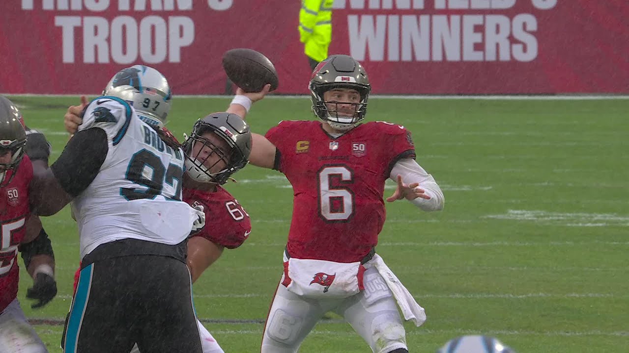 Baker slings it through the rain for a Bucs' TD