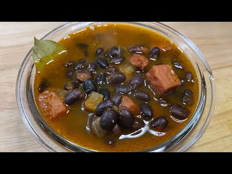 Puerto Rican Style Black Beans | Habichuelas Negras Guisadas