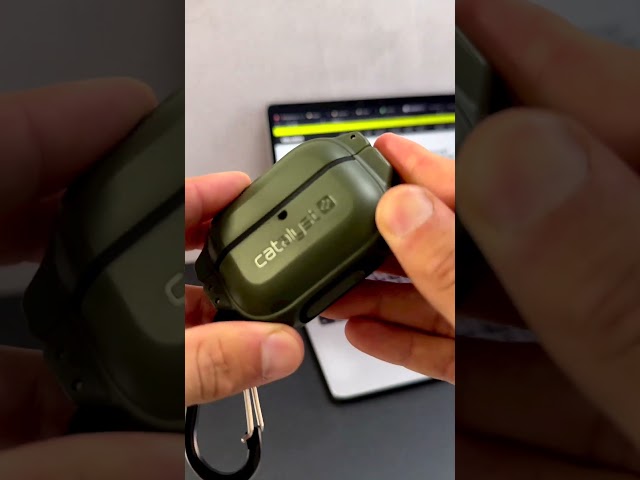 Vídeo relacionado con KOKOKA Funda de Silicona Compatible con AirPods 2 & 1, Fundas Protectora de Silicona para AirPods 2 & 1, LED Frontal Visible, Funciona con Carga inalámbrica, Rojo