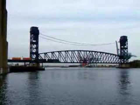 BY8 crossing the Arthur Kill lift bridge