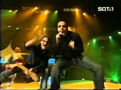 Band ohne Namen vs. Milka - Girl 4 a Day (Livepremiere @Popkomm 2002)