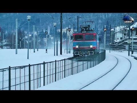 LE5100 40-0426-9 & Marfar GFR Tanker Train in Zapada/Snow in Gara Sinaia Station - 02 March 2018