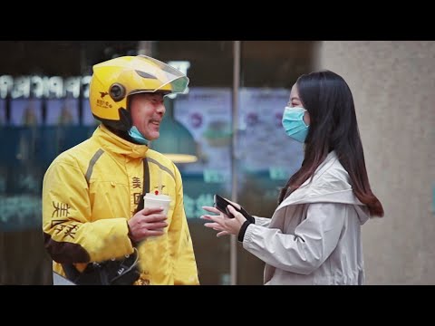 當外賣員們收到這份特殊的禮物，有人感動得流下了淚......