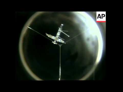 SPACE: SPACE SHUTTLE ATLANTIS LEAVES MIR SPACE STATION