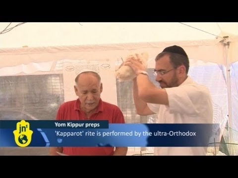 Israelis Ready for Yom Kippur 2012 at Western Wall in Jerusalem: Selichot Prayer, Kapparot Ritual