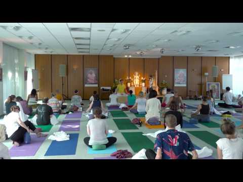 Mantra Yogastunde mit Harfe - Mittelstufenstunde mit Constance und Atmamitra