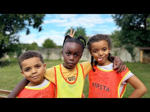 Les enfants s'amusent Jade Aron Mael