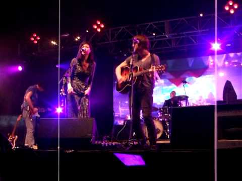 Emmy the Great and Tim Wheeler Where is my mind Glastonbury 2011