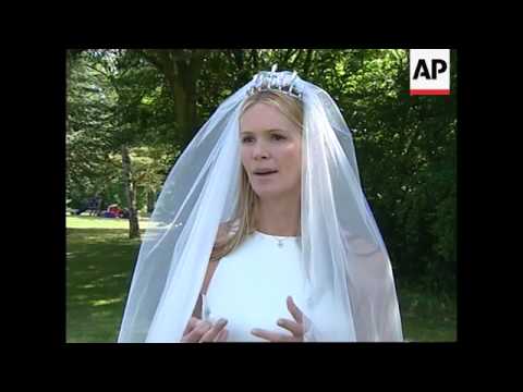 Elle Macpherson and Rupert Everett star in Italian movie shot in London