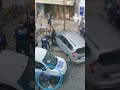 Interpellé, il pousse un policier et s’échappe du véhicule de police