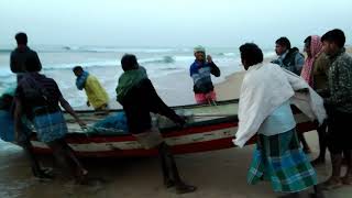 preview picture of video 'Effort of fisherman at Sea,Baruva beach, Sompeta.'
