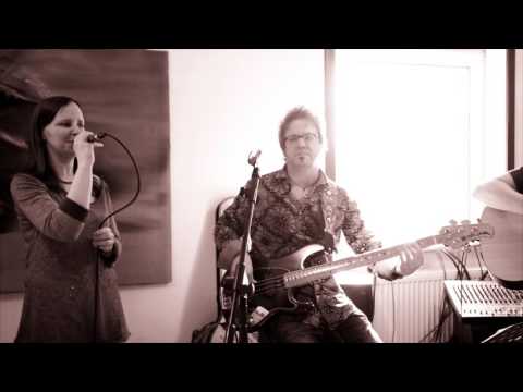 TASMIN ARCHER - Sleeping Satellite (Live-Acoustic Cover by MELANIE MAU & MARTIN SCHNELLA)