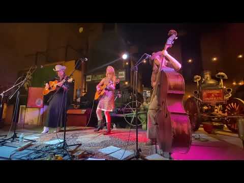 Kelly Willis ‘Wrapped’ w/ Brennen Leigh & Melissa Carper